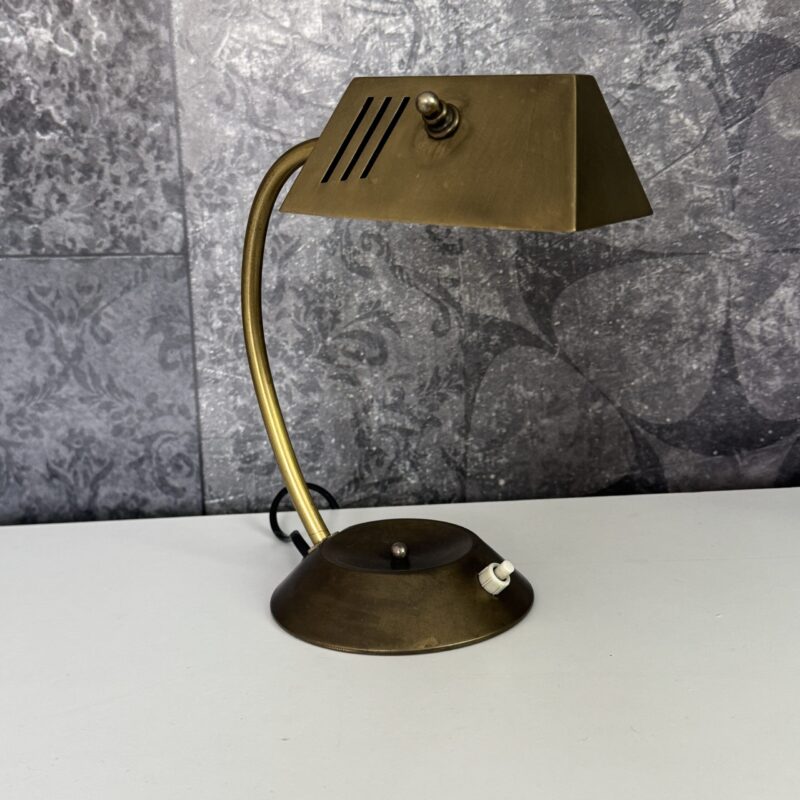 Stara lampka biurkowa