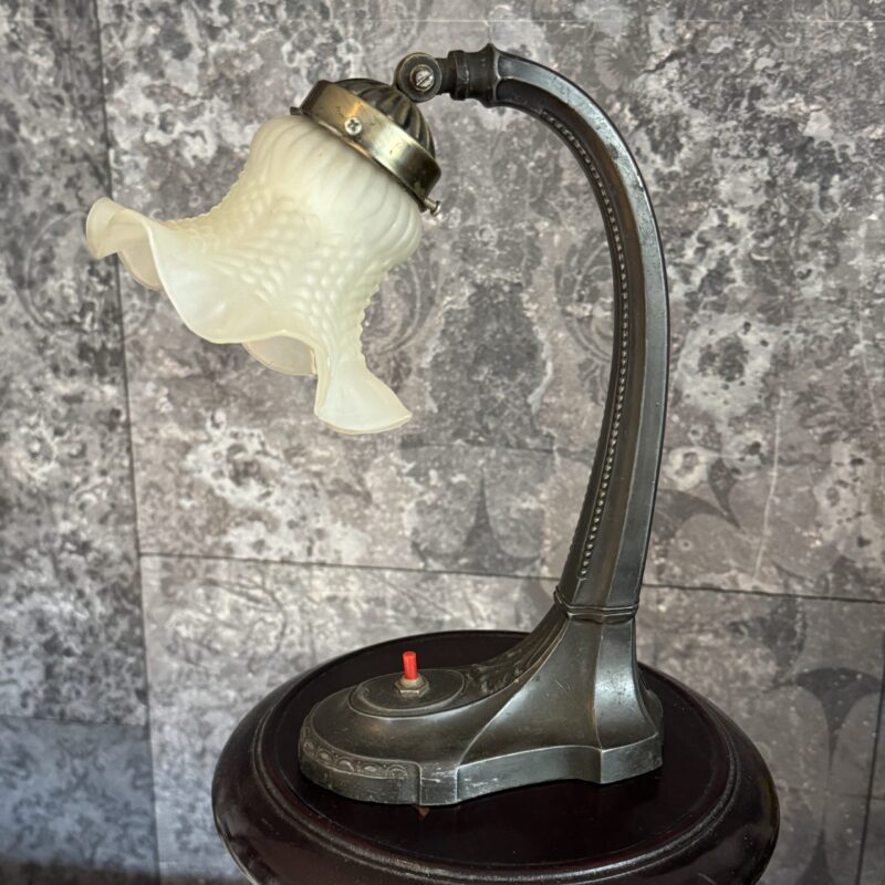 Stara lampka biurkowa
