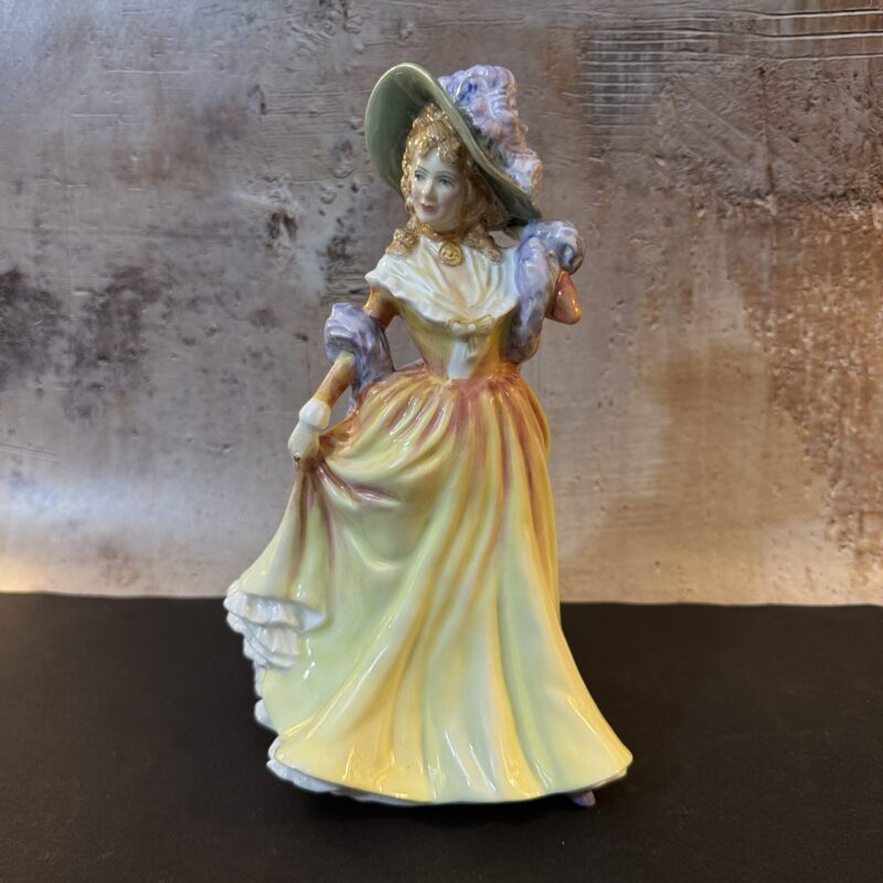 Porcelanowa figurka damy w żółtej sukni - Royal Daulton
