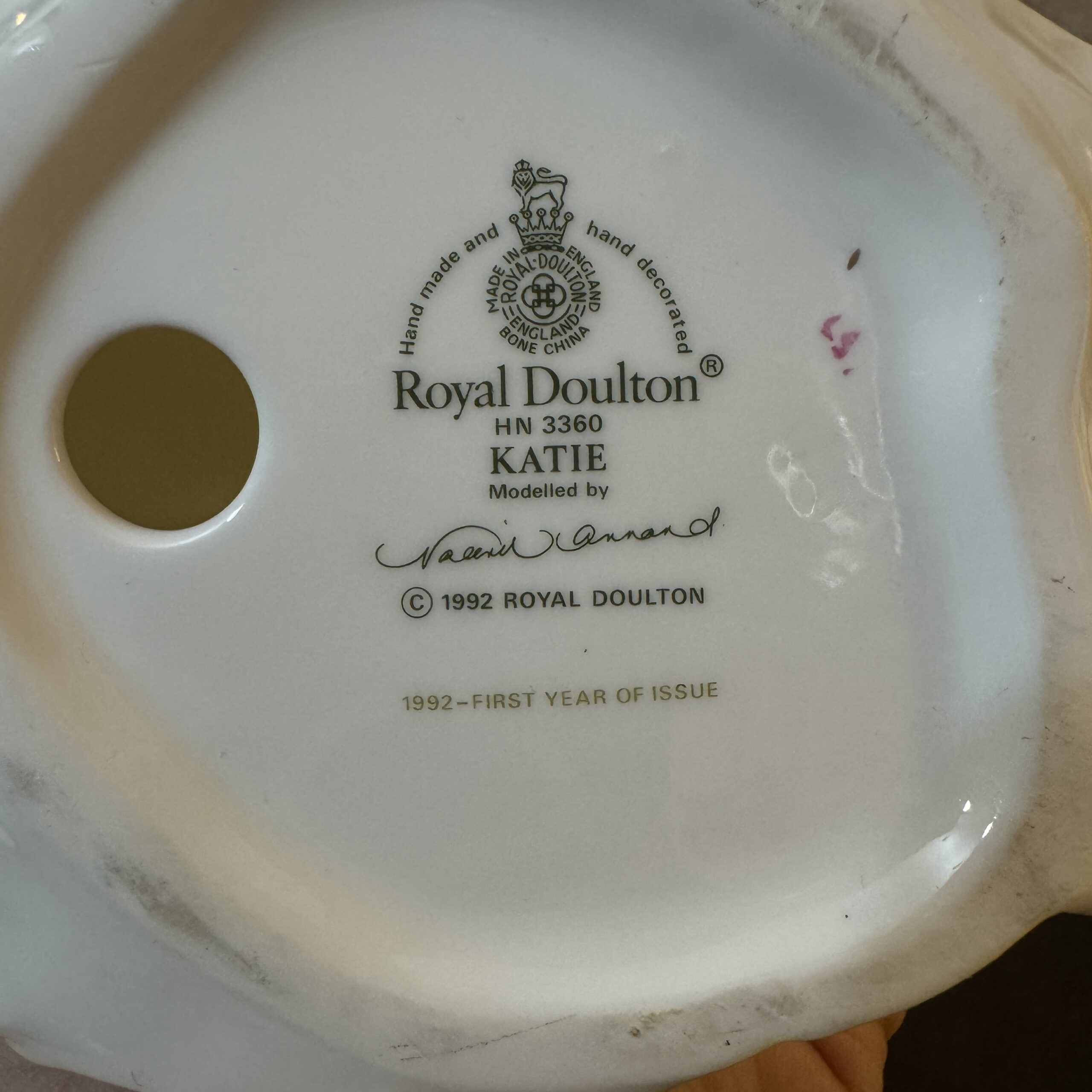 Porcelanowa figurka damy w żółtej sukni - Royal Daulton - obrazek 5