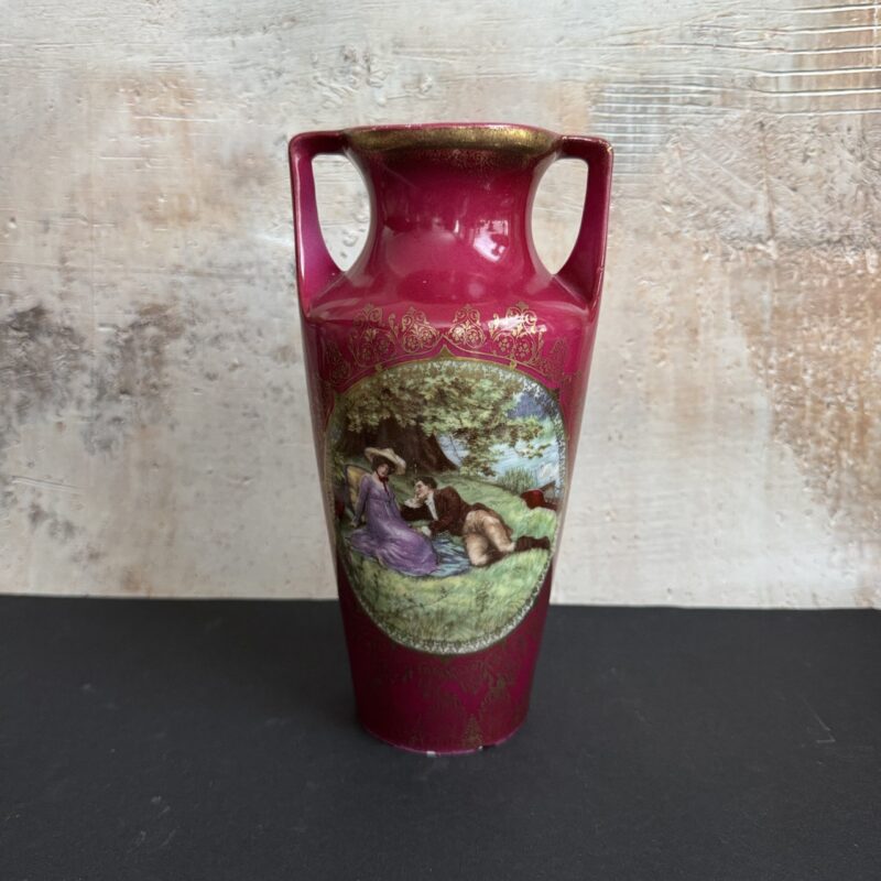 Wazon Carl Tielsch – ręcznie zdobiona porcelana, motyw romantyczny