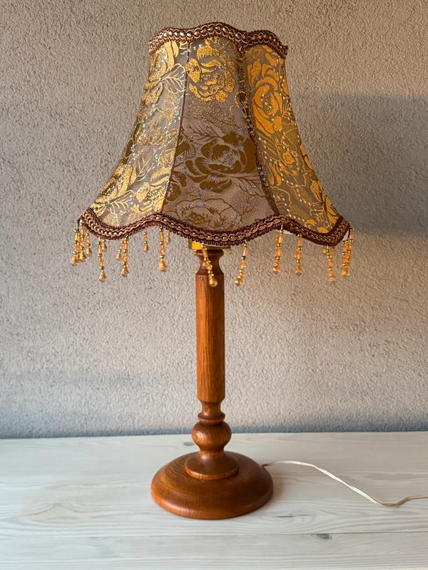 Lampa drewniana z abażurem