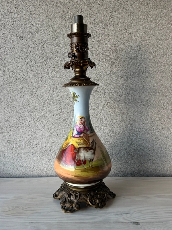 Lampa z porcelany i mosiądzu