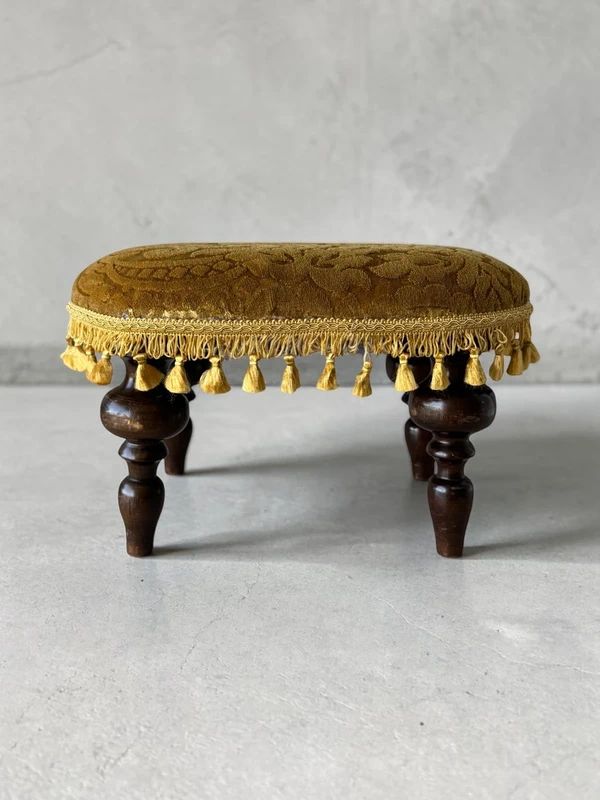 Podnóżek ottoman pufa w Stylu Gabinetowym