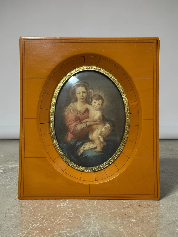 Madonna z Dzieciątkiem w ramie z bakelitu (styl art déco)