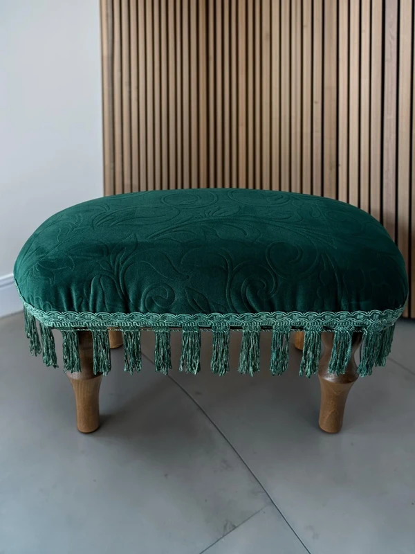 Podnóżek do fotela retro, Ottoman – welur, drewno, frędzle, chwosty - obrazek 6