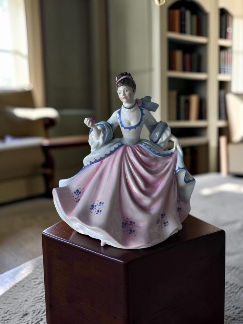 Porcelanowa figurka Royal Doulton „Rebecca” (model HN2805)